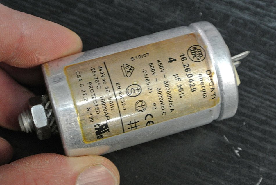 Faema E92 Elite A/4 Espresso Machine Replacement Part - Ducati Energia 16.26.0429 4uF Capacitor