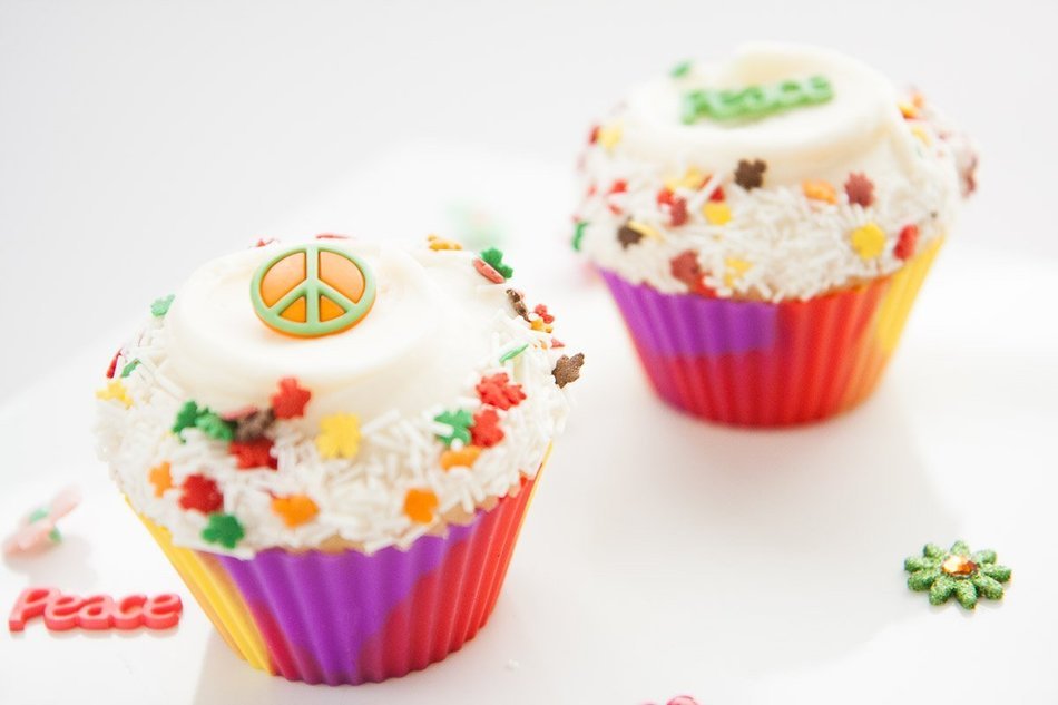 Set of 12 Premium Quality Tie-Dye Silicone Baking Cups / Reusable Cupcake Liners-Environmentally Safe-Lifetime... N4