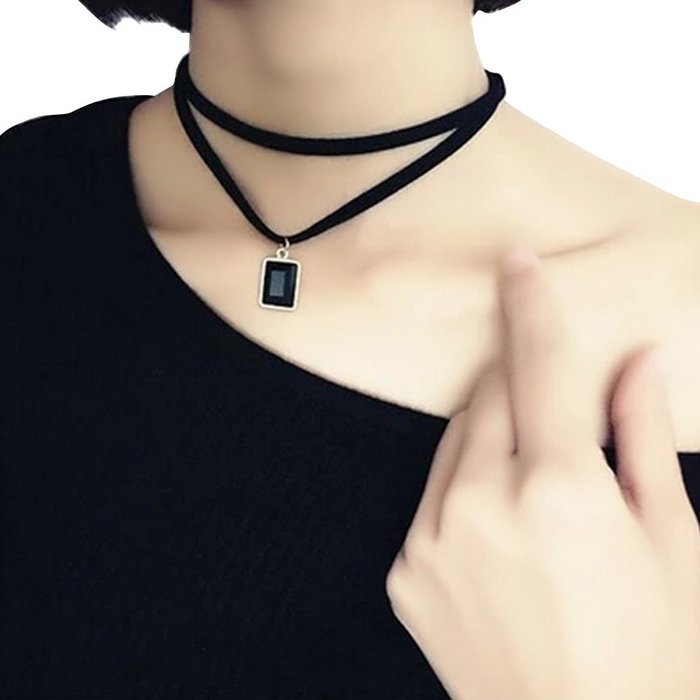 Dixperfect Vintage 90s Choker Necklaces with Pendant for Women N19