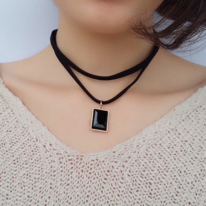 Dixperfect Vintage 90s Choker Necklaces with Pendant for Women N21