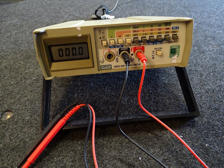 Fluke 8050A Digital Multimeter DMM w/ Test Leads N5