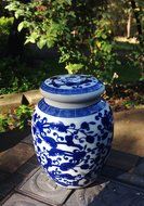 Decorative Blue and White Chinese Herb Floral Pattern Porcelain Tea Storage Container or Display Unit (Large) N5