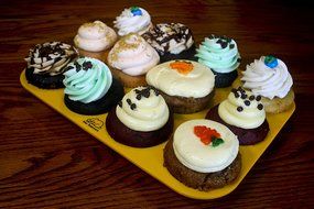 Yellow 12 Cup Silicone Muffin/Cupcake Pan with Recipe eBook (14) by Bear Bakeware, Non-stick, BPA-free, Dishwasher... N2