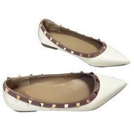 Yaheeda Fashion Flat Wild Rivet Shallow Mouth Women&#039;s shoes with pointed N10