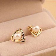NEW Women triangle Gold Plated White Freshwater Pearl Stud Earrings Jewelry Gift