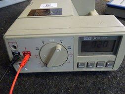 Fluke 37 Multimeter w/ Generic Test Leads N4