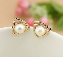 NEW Women triangle Gold Plated White Freshwater Pearl Stud Earrings Jewelry Gift N4