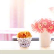 100 Cupcake Wrappers &ndash; White Shimmering Decorative Vine Lace Laser-Cut Liner Baking Cup &ndash; Muffin Case Trays for...