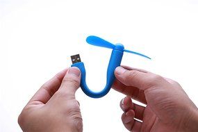 Build Excellent &reg; Summer Essential Mobile USB-Powered Portable Fan Super Strong Wind with Low Power Consumption... N5