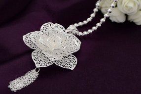 White Rose Shape Design Pendant Jewellery Gift For Women