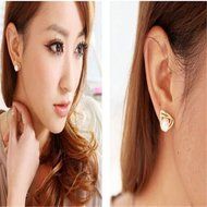 NEW Women triangle Gold Plated White Freshwater Pearl Stud Earrings Jewelry Gift N5