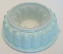 VINTAGE Tupperware Green Jello Mold with Lid -- as shown
