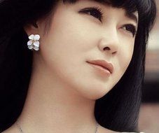 New Lovely Women Lady Elegant Crystal Rhinestone Flower Ear Stud Earrings Gift