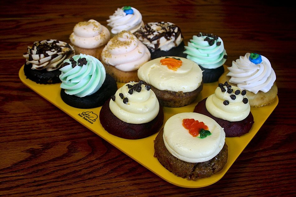 Yellow 12 Cup Silicone Muffin/Cupcake Pan with Recipe eBook (14) by Bear Bakeware, Non-stick, BPA-free, Dishwasher... N2