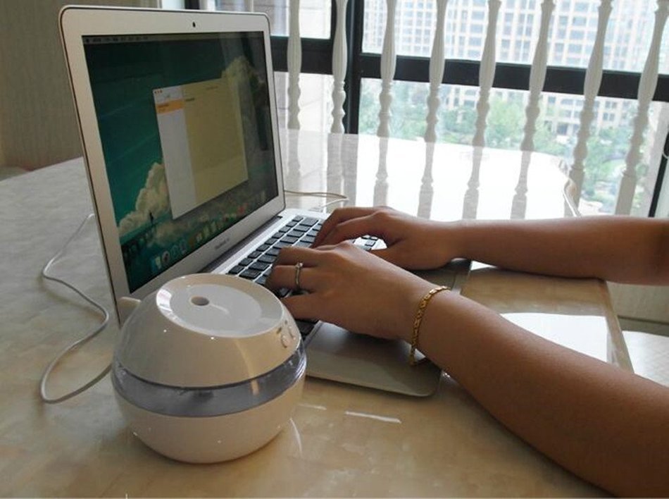 White Mini Humidifier Aromatherapy with USB and Night Light for Sleep ,Office and Travle N2