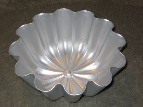 Vintage Mirro Aluminum 7x3 Inch Jell-O Mold / Cake Baking Pan
