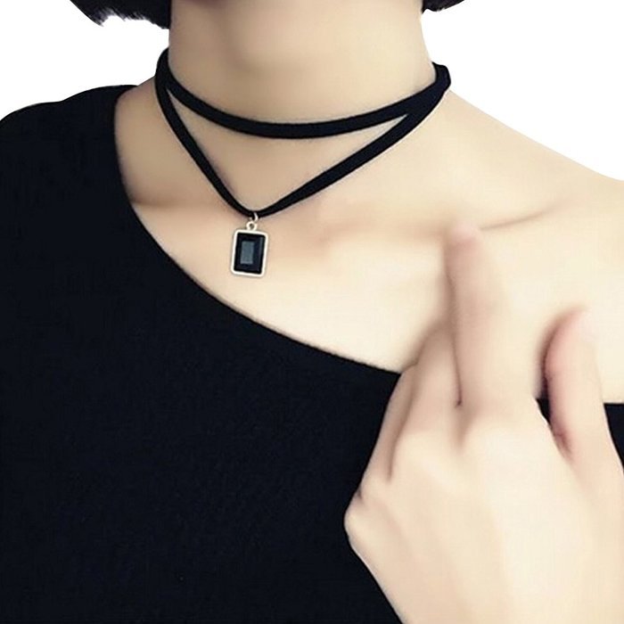 Dixperfect Vintage 90s Choker Necklaces with Pendant for Women N31