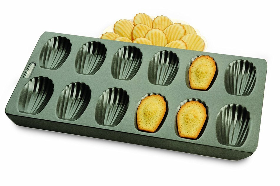 Chicago Metallic 26631 12-Cup Nonstick Madeleine Pan