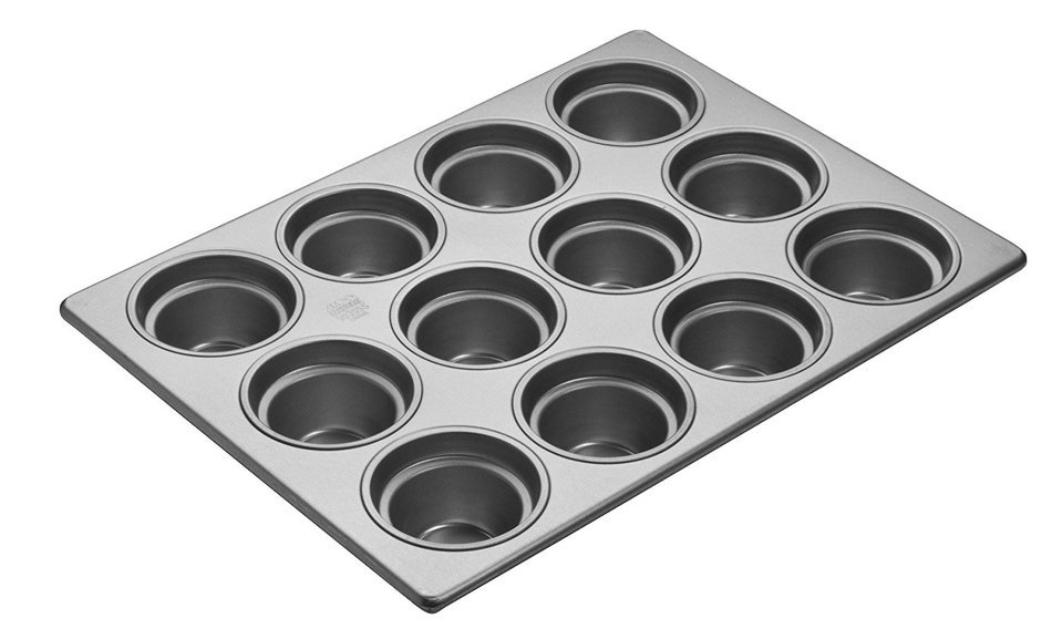 Focus Foodservice Commercial Bakeware 12 Count 3-1/2-Inch Large Crown Muffin Pan