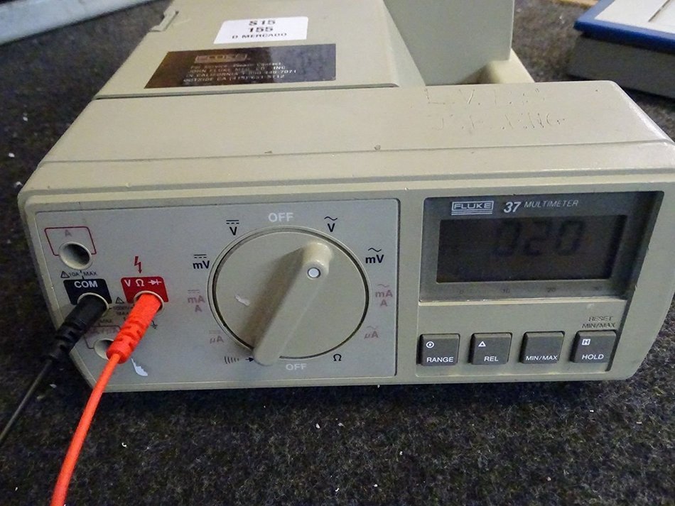Fluke 37 Multimeter w/ Generic Test Leads N4