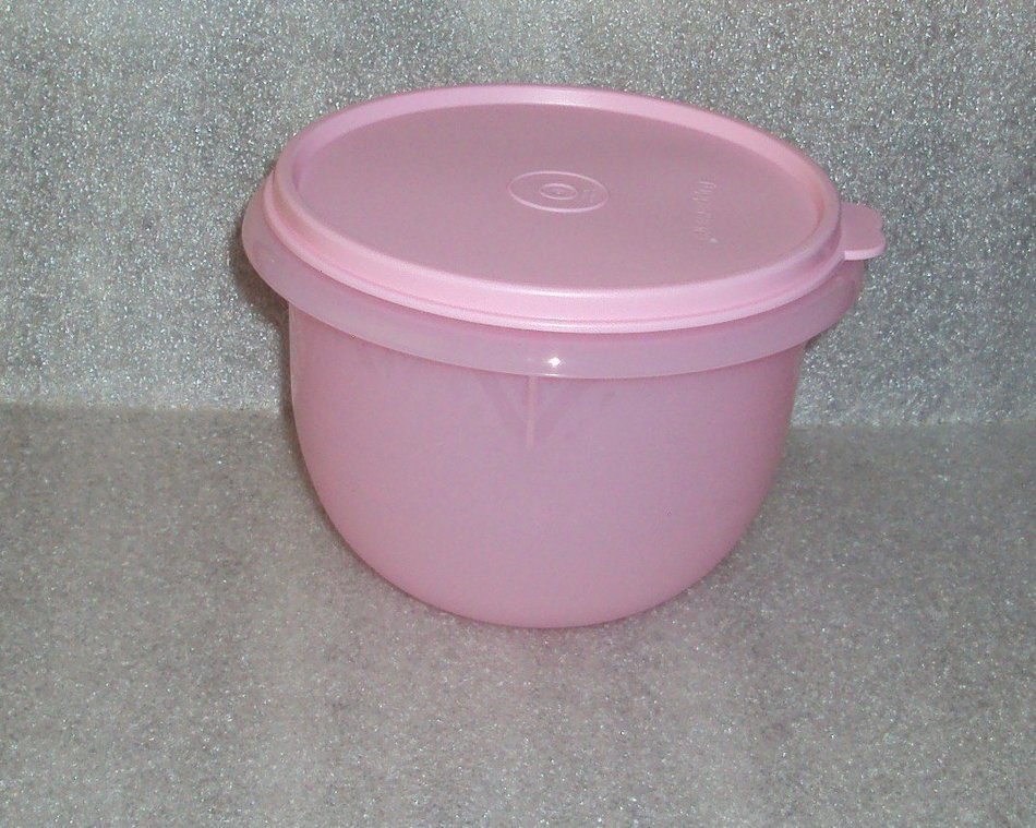 Tupperware Classic Flat Bottom 4 Cup Small Mixing Bowl in Sheer Pastel Pink