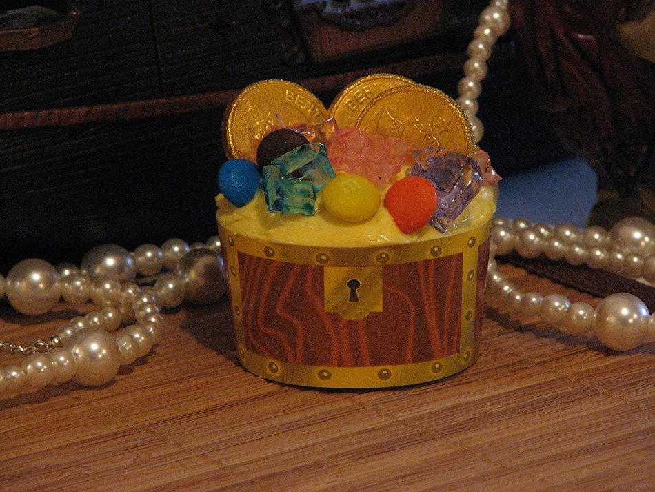 Roundabouts Cupcake Sleeves Treasure Chest Cupcake Sleeve (Pack of 24)