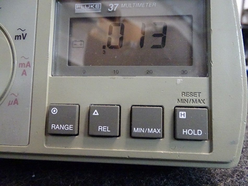 Fluke 37 Multimeter w/ Generic Test Leads N5