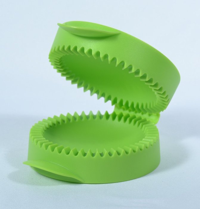 Tupperware Easy Pie Maker for 4" Full Circle Pies in Green