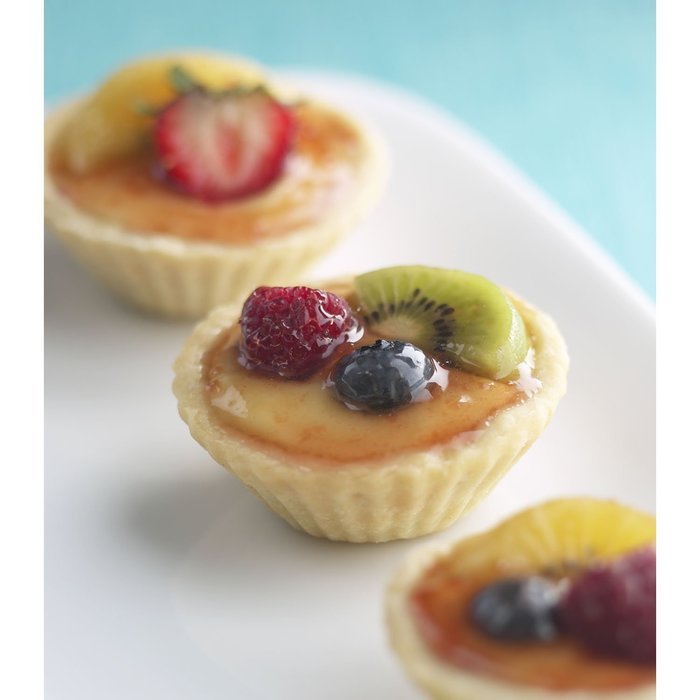 Nordic Ware 41422 12-Cavity Quiche and Tart Pan, Mini, Colors Vary