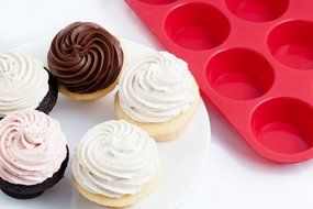 LUXEHOME 24 Cup Non-stick Silicone Muffin Tray &amp; Cupcake Moulds, 2 Per Pack N2
