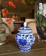 Ancient Blue and White Porcelain Tea Storage Helmet-shaped Temple Jar ( large size)