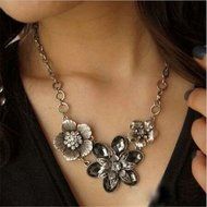 Hot Vintage Rhinestone Crystal Silver Flower Pendant Bib Choker Chain Necklace N2