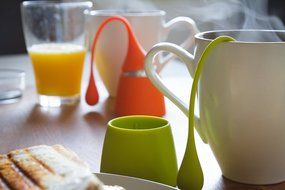 The Friendly Swede Silicone Tea Infuser, Set of 4 Strainers - Drip Tray included (Mix)