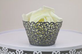 Sharing Star 100 Pieces Filigree Artistic Muffin Case Cupcake Paper Cup Liner Little Vine Lace Laser Cupcake Wrappers... N3