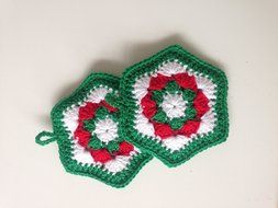 Crochet pot holders in Christmas motive, crochet potholders