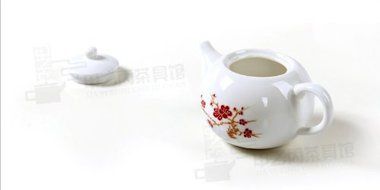 ufengke&reg;White Small Kung Fu Ceramic Teapot With Red Plum Flower