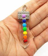 QTMY Fashion Jewelry Rock Crystal Quartz Gemstone 7 Chakra Healing Stone Pendant for Women Men N5