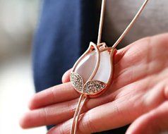 Fashion Korean Style Tulip Flower Women's Sweater Chain (Rose gold-White) N7