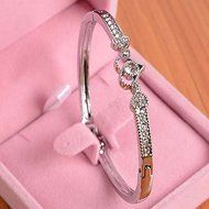 New Women's Crystal Rhinestone Heart Bangle Silver Plated Bracelet Jewelry Gift N2