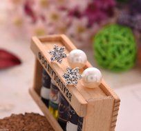 1 Pair Fashion Women Elegant Crystal Rhinestone Pearl Ear Stud Earrings Jewelry N2