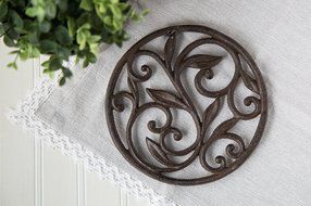 Cast Iron Trivet | Round with Vintage Pattern | Decorative Cast Iron Trivet For Kitchen Or Dining Table | 7.7...