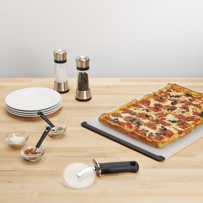 OXO Good Grips 4-inch Pizza Wheel and Cutter for Non-Stick Pans