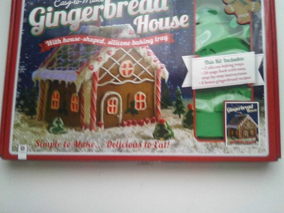 Easy to Make Gingerbread House Silicone Baking Tray
