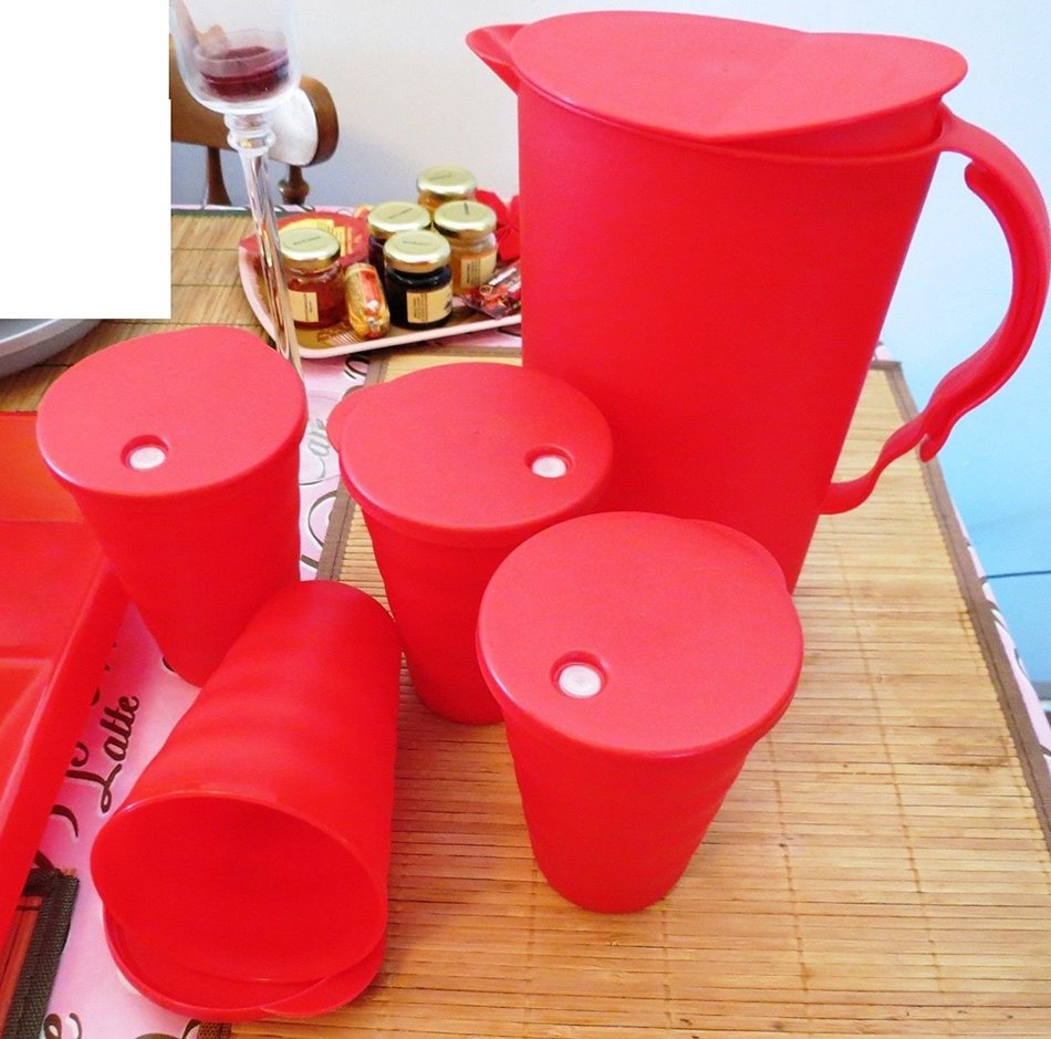 Tupperware Impressions 2 Quart Pitcher & Four 16 Ounce Tumblers, Red, Rare Color