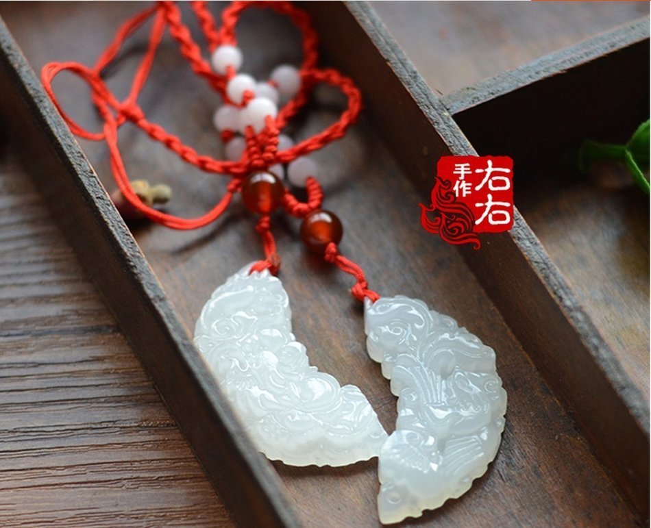 White Jade Pendant Necklace Crescent Pendant Exquisite Lovers' Pendant Necklace N2
