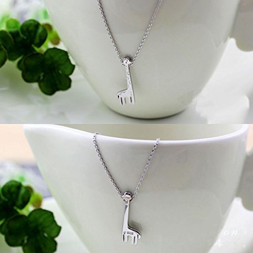 Cartoon Mini Fawn Bambi Giraffe Pendant Necklace Fashion Female Clavicle Chain N4