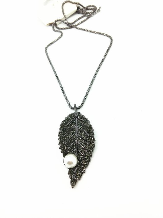 QTMY Black Rhinestone Leaves Pearl Fashion Statement Choker Long Necklace Jewelry with Pendant for Women N3