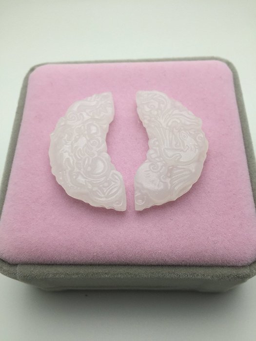 White Jade Pendant Necklace Crescent Pendant Exquisite Lovers' Pendant Necklace N4
