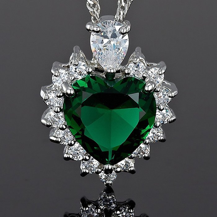 Lady Fashion JewelryHeart Cut Green Emerald Silver Tone Pendant Necklace