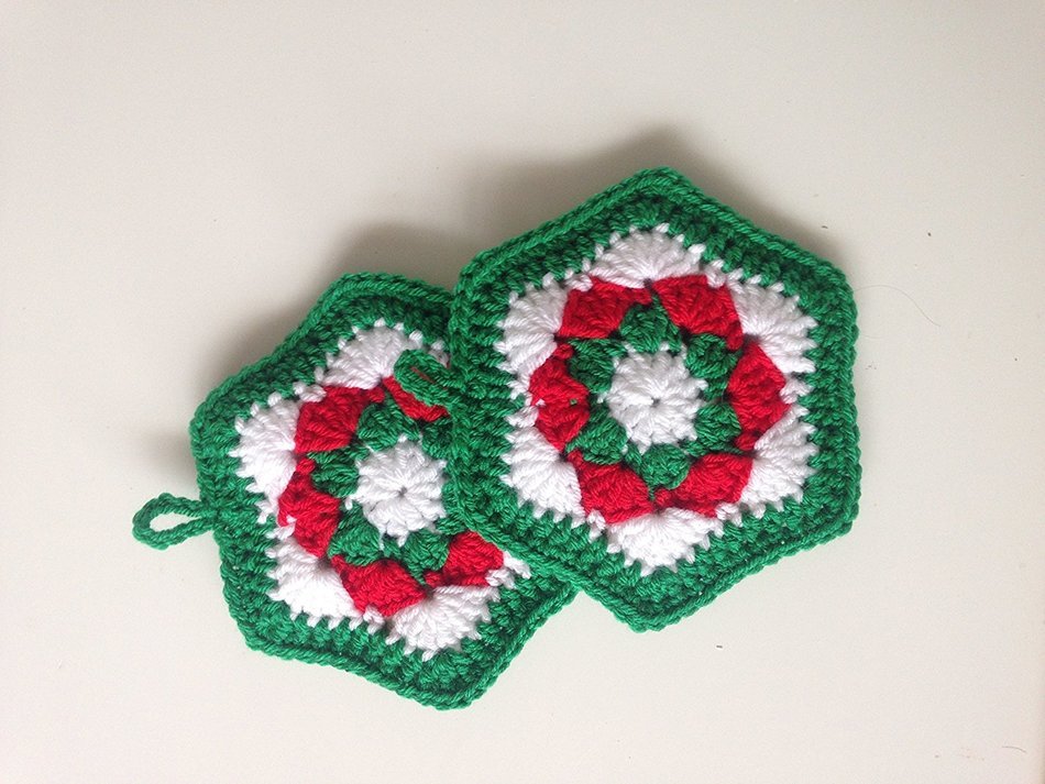 Crochet pot holders in Christmas motive, crochet potholders